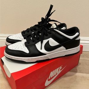 men’s panda dunks size 10.5 dunk sneakers. purchased from nike directly